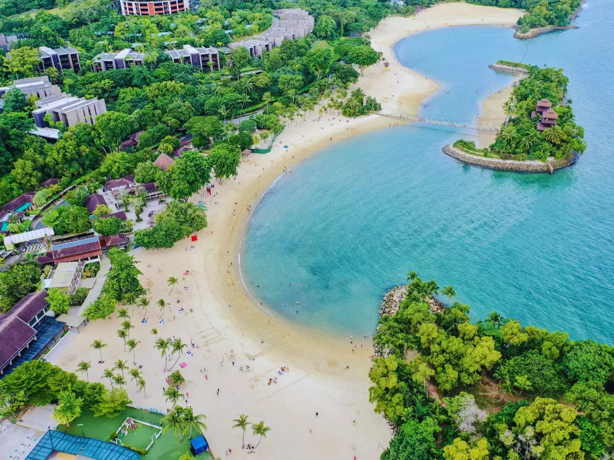 Singapore: Oil spill forces temporary closure of Sentosa Island beaches