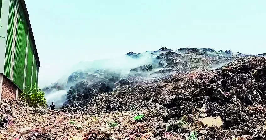 Heat makes Tajpur road dumpsite a smoking mess
