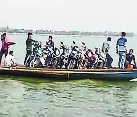 20 stuck on Chilika lake for 2 hours as boat develops snag