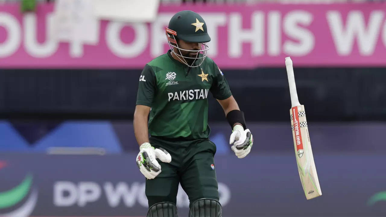 'Tuk-tuking all the time, Babar should not play T20 cricket'