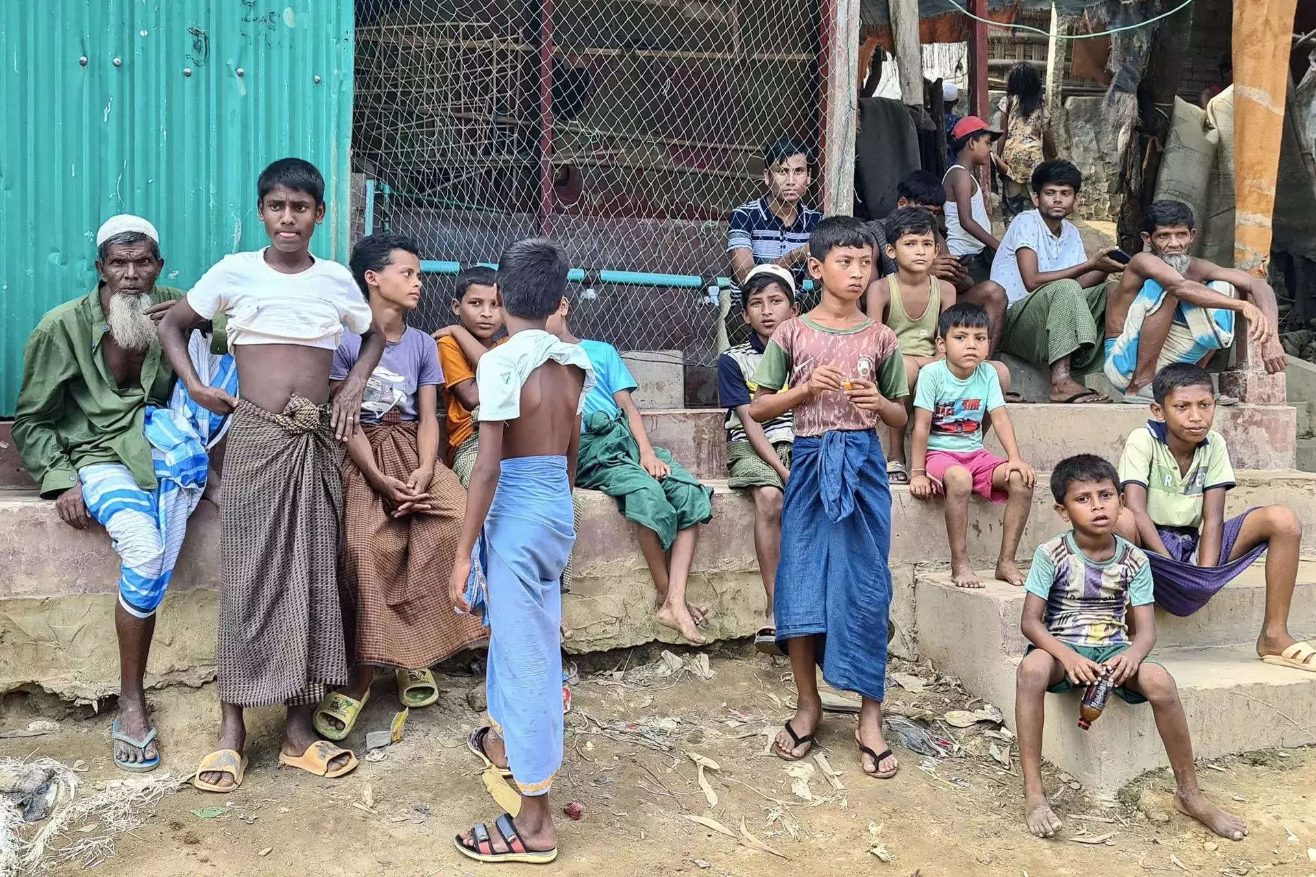Thousands of Rohingya feared trapped in fighting in western Myanmar