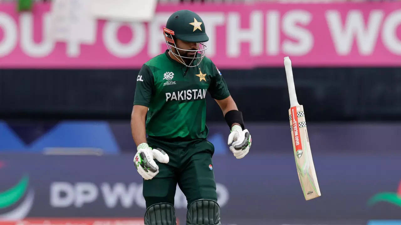 Vaughan: No power in Pakistan's batting unit
