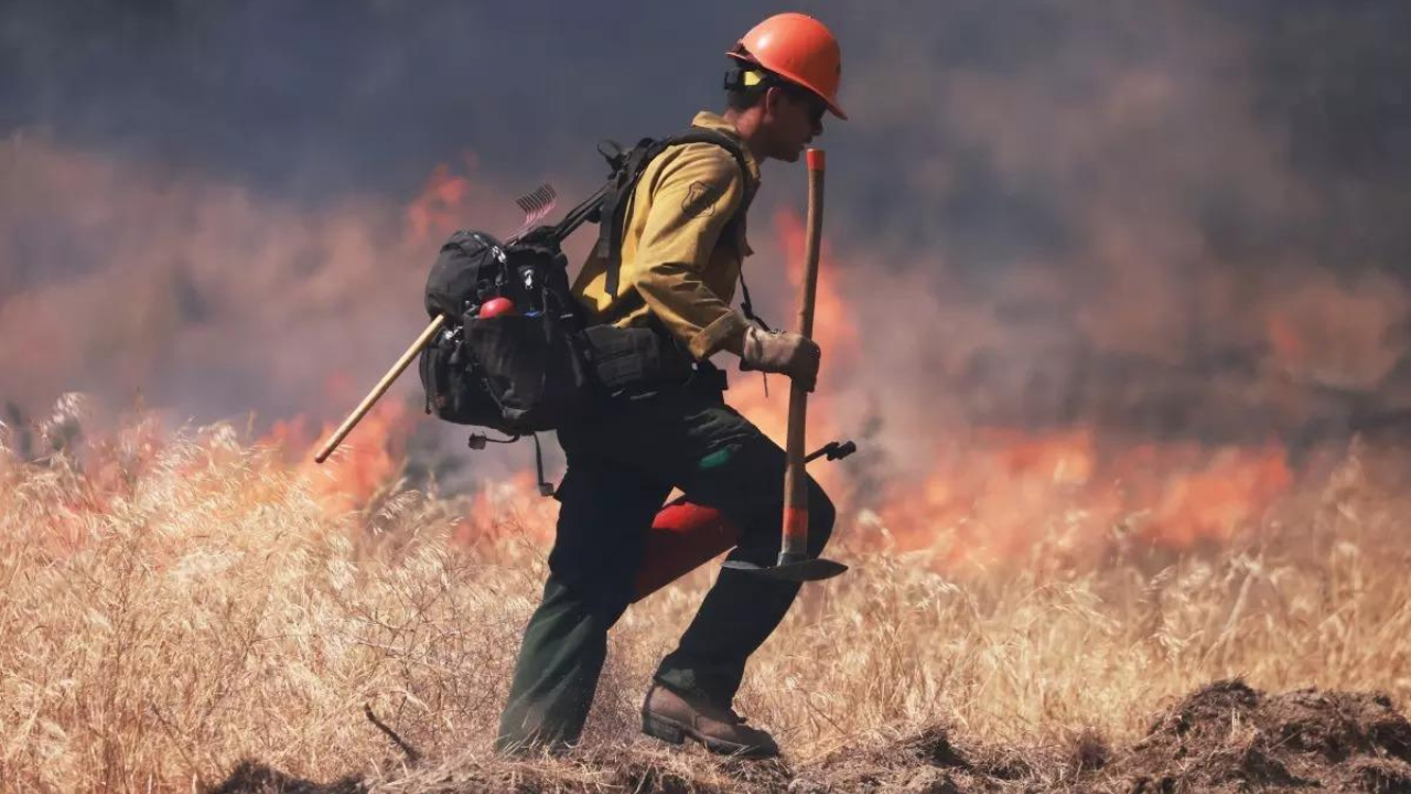 California firefighters gain ground against big wildfires after hot, windy weekend