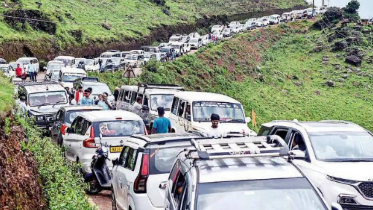 Tourists made the most of the long weekend and headed to cooler climes. At Mullayanagiri, near Chikkamagaluru, they were stuck in a huge traffic jam on Monday, with many of them forced to return