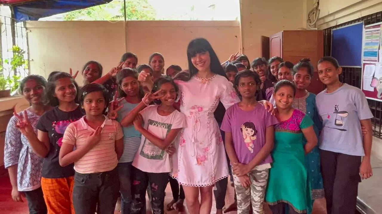 Bigg Boss 17 fame Khanzaadi makes her birthday extra special by celebrating it at an NGO, cuts cake with the underprivileged kids