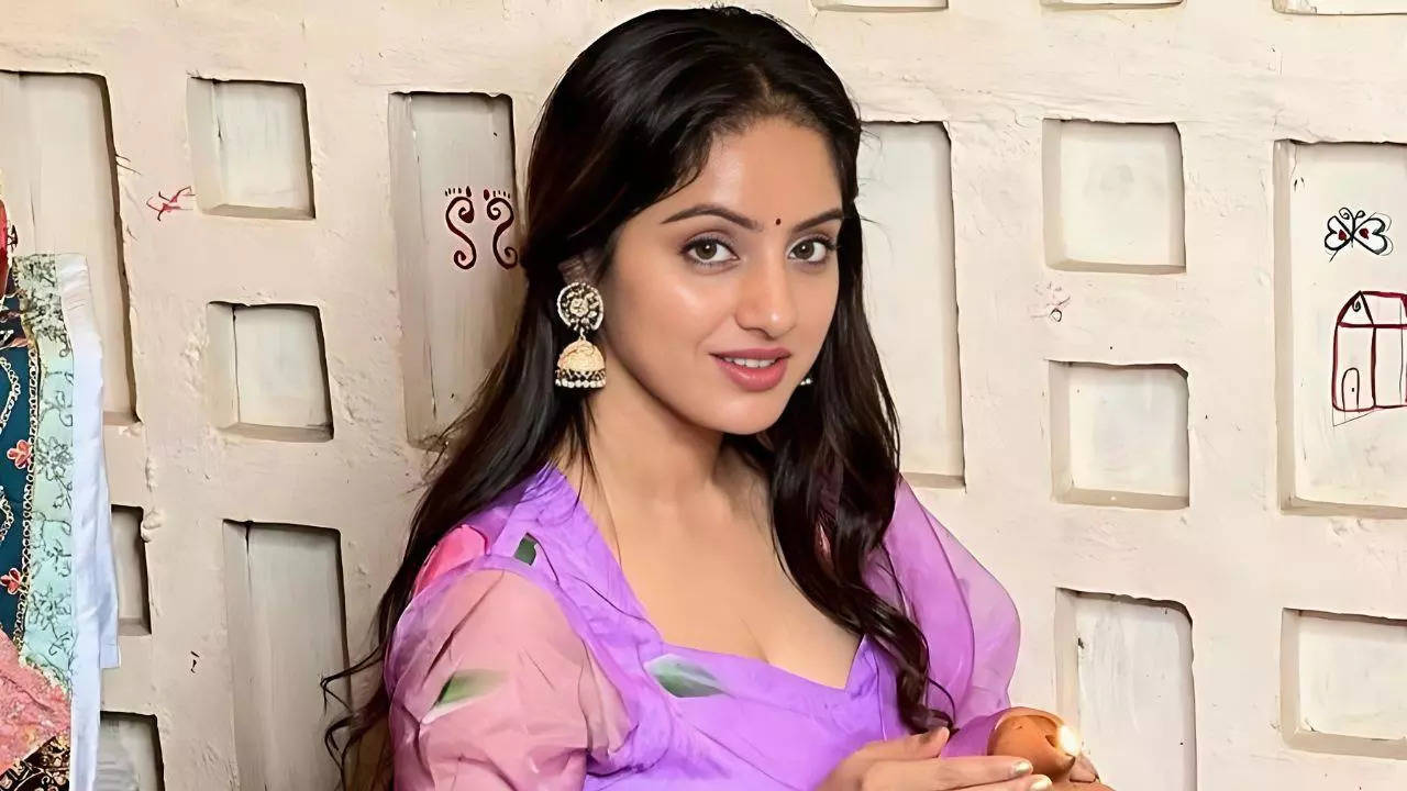 Exclusive - Deepika Singh suffers an injury while shooting for Mangal Lakshmi as a big plywood board falls on her