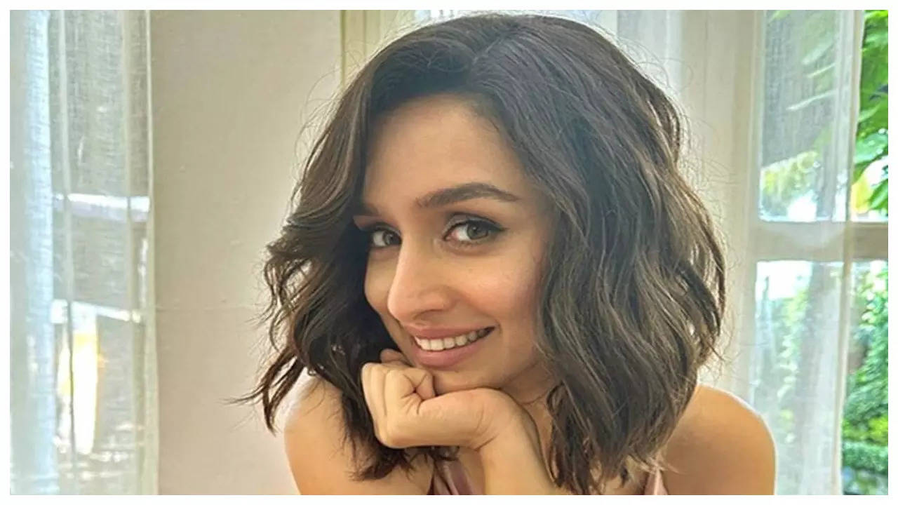 Days after making her relationship Insta-official with Rahul Mody, fan proposes poetically to Shraddha Kapoor; actress REACTS | Filmymeet