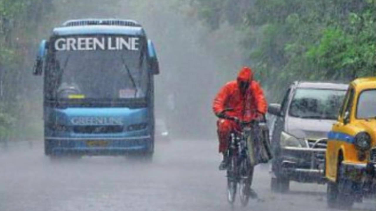 Pre-monsoon showers cool city, drag mercury down by 5°C in 2 hrs