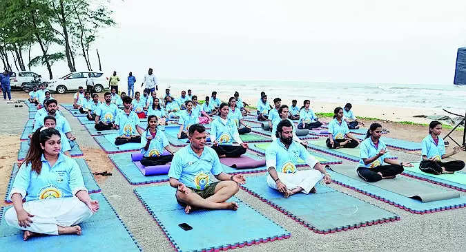 Thousands take part in yoga celebrations in DK