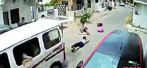 Schoolgirls fall off moving van; driver, owner arrested