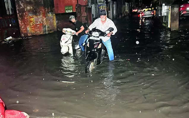 Showers expose crumbling drainage system across Ranchi