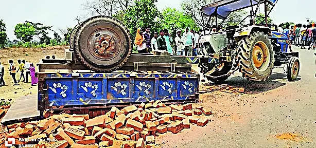 Minor killed, another injured after tractor carrying bricks overturns