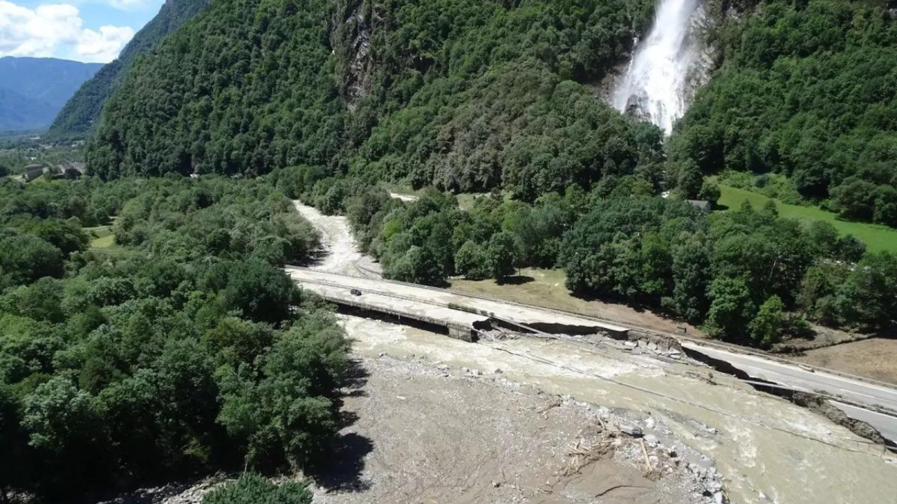 Three missing in landslide in Swiss Alps