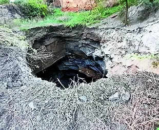 Crater throws up new challenge for railway line in Dhanbad