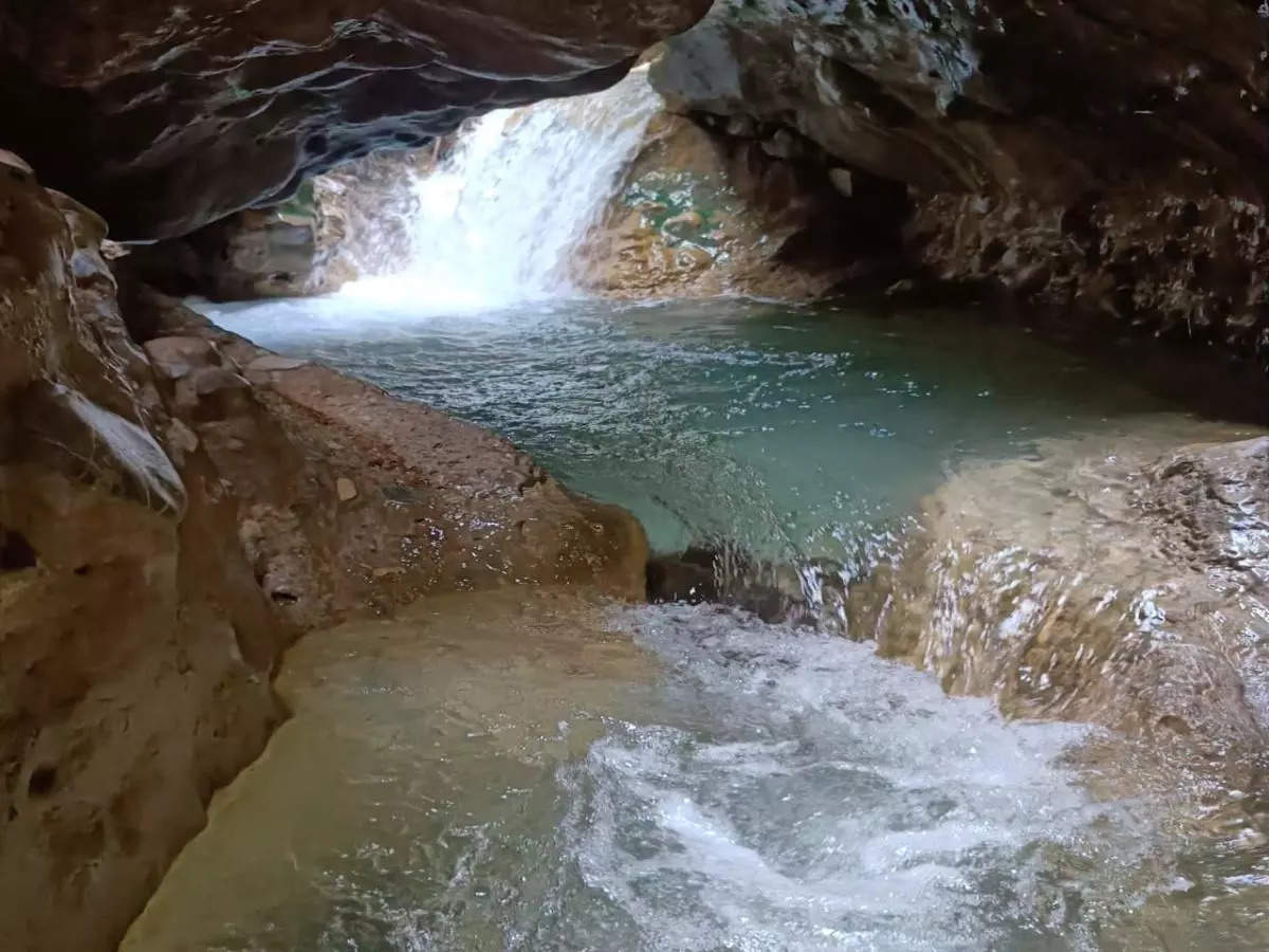 Uttrakhand overtourism: Video of tourists crowding inside Dehradun’s famous Robber’s Cave goes viral