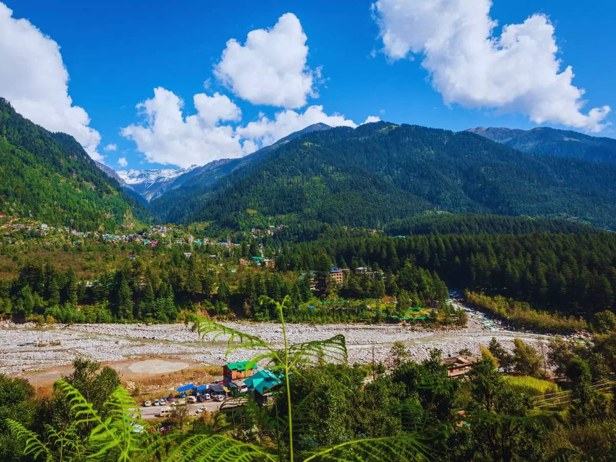 How to reach Rohtang Pass in Himachal from Delhi this summer?