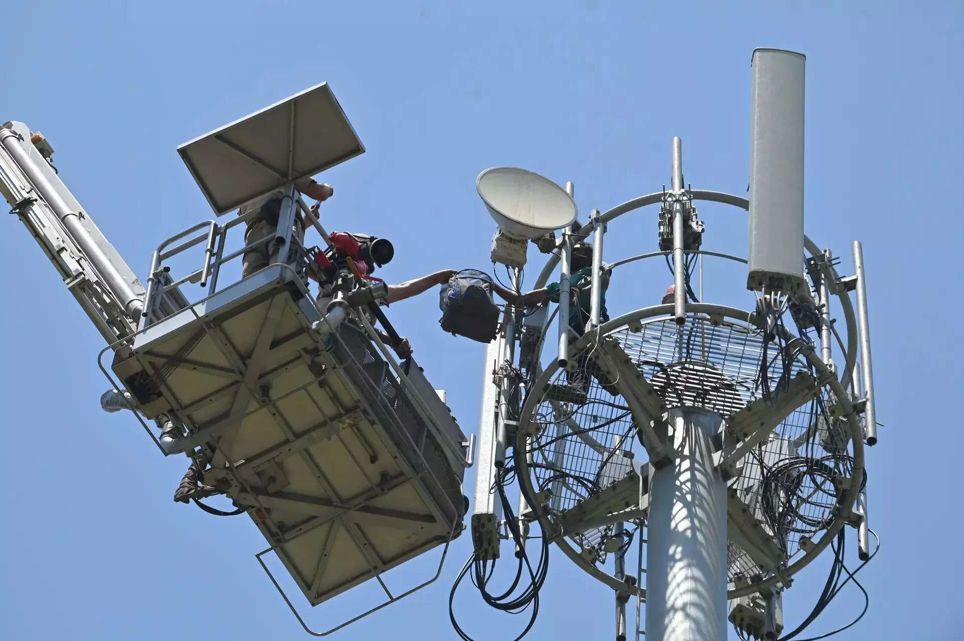 Spectrum auction ends in 2 days, fetches Rs 11,000 crore