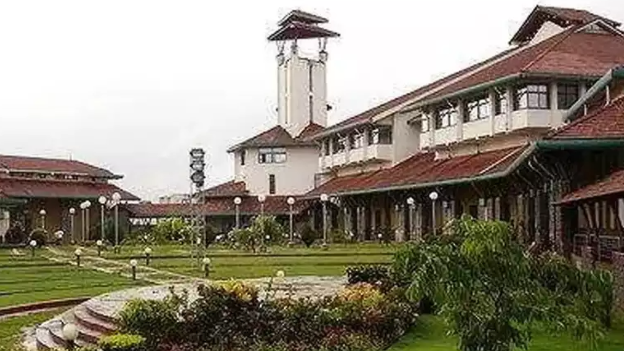 IIM Kozhikode admits record 60% female students