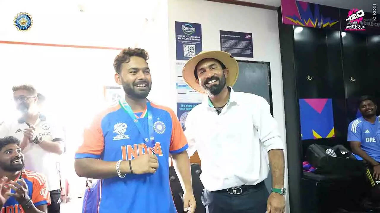 Watch: Karthik presents Pant fielder of the match medal