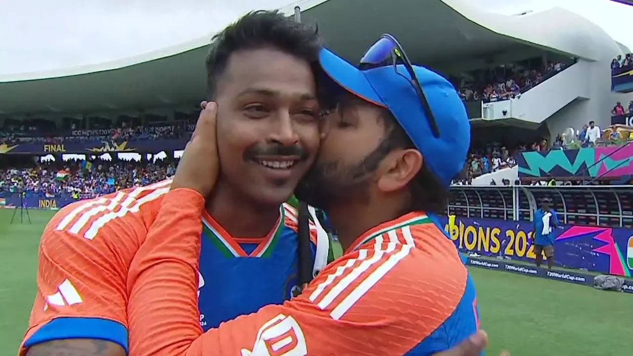 Jay Shah hugs, lifts Hardik, Rohit kisses him after India's triumph