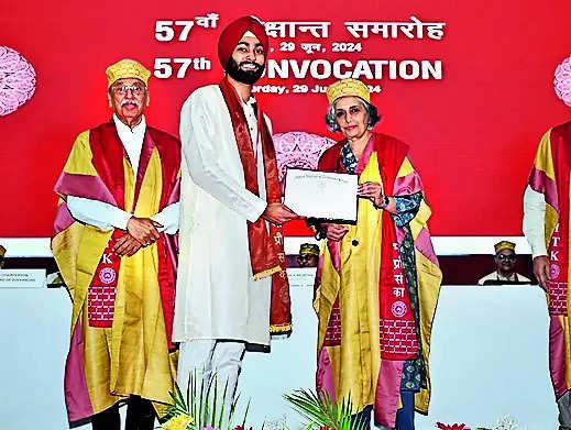 IIT-K celebrates 57th convocation, awards degrees to 2,332 graduates