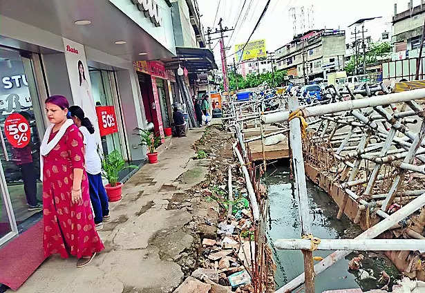 Pedestrians, shopkeepers suffer as work on city’s longest flyover damages pavements