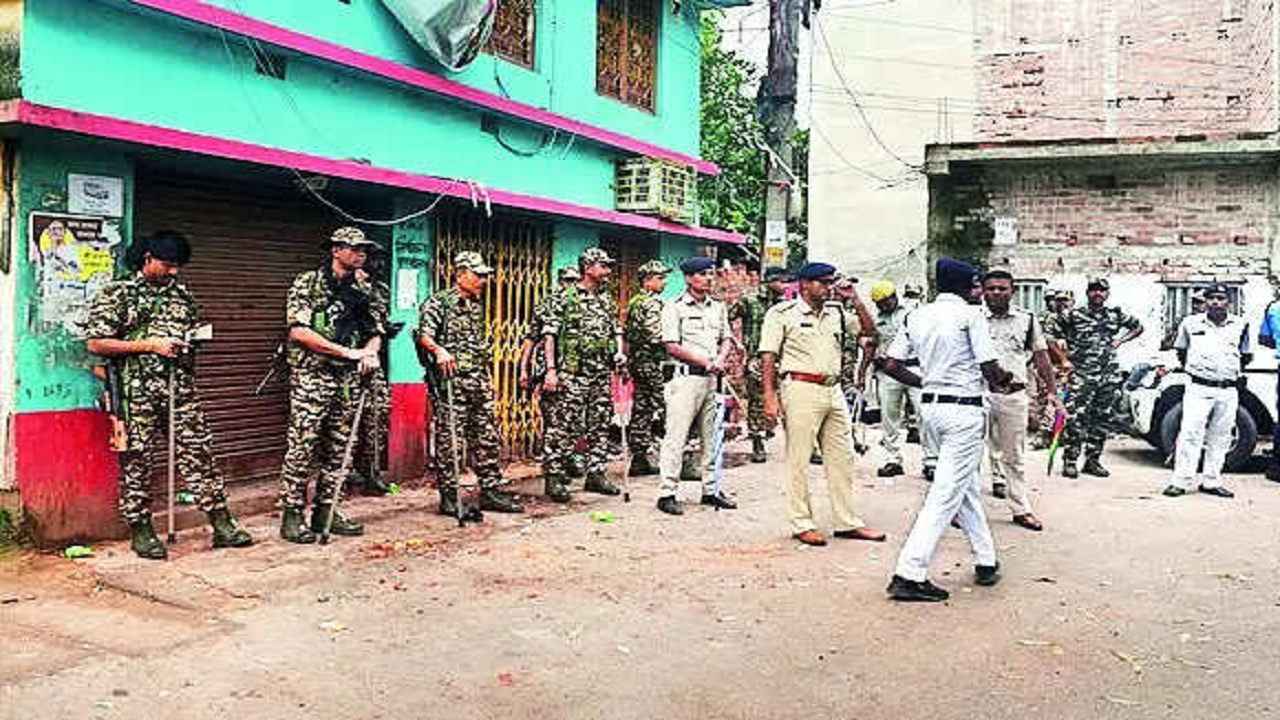 Bombs, bullets and stones fly in West Bengal's Bankra turf war