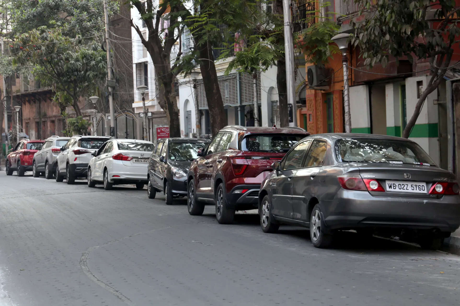 Parking pains: 23 lakh vehicles struggle with 450 legal spots in Kolkata