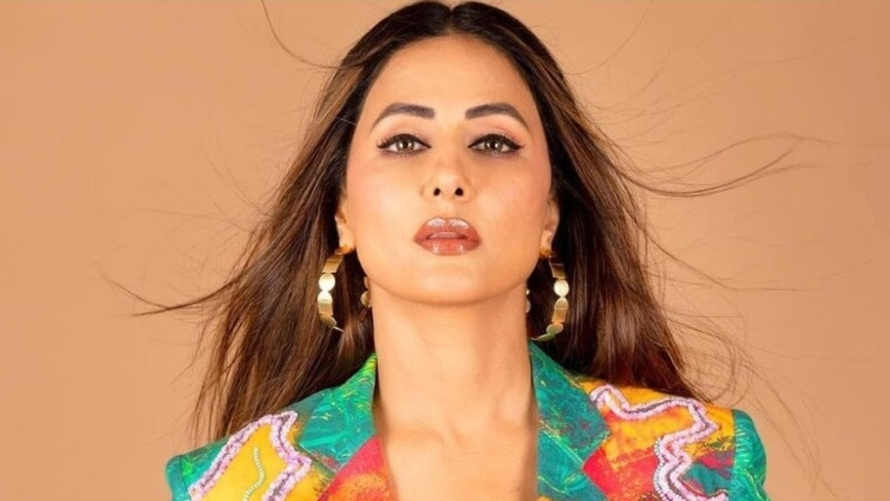 Hina Khan pens an inspiring note as she undergoes treatment for Breast Cancer, writes 'Scarred not scared'