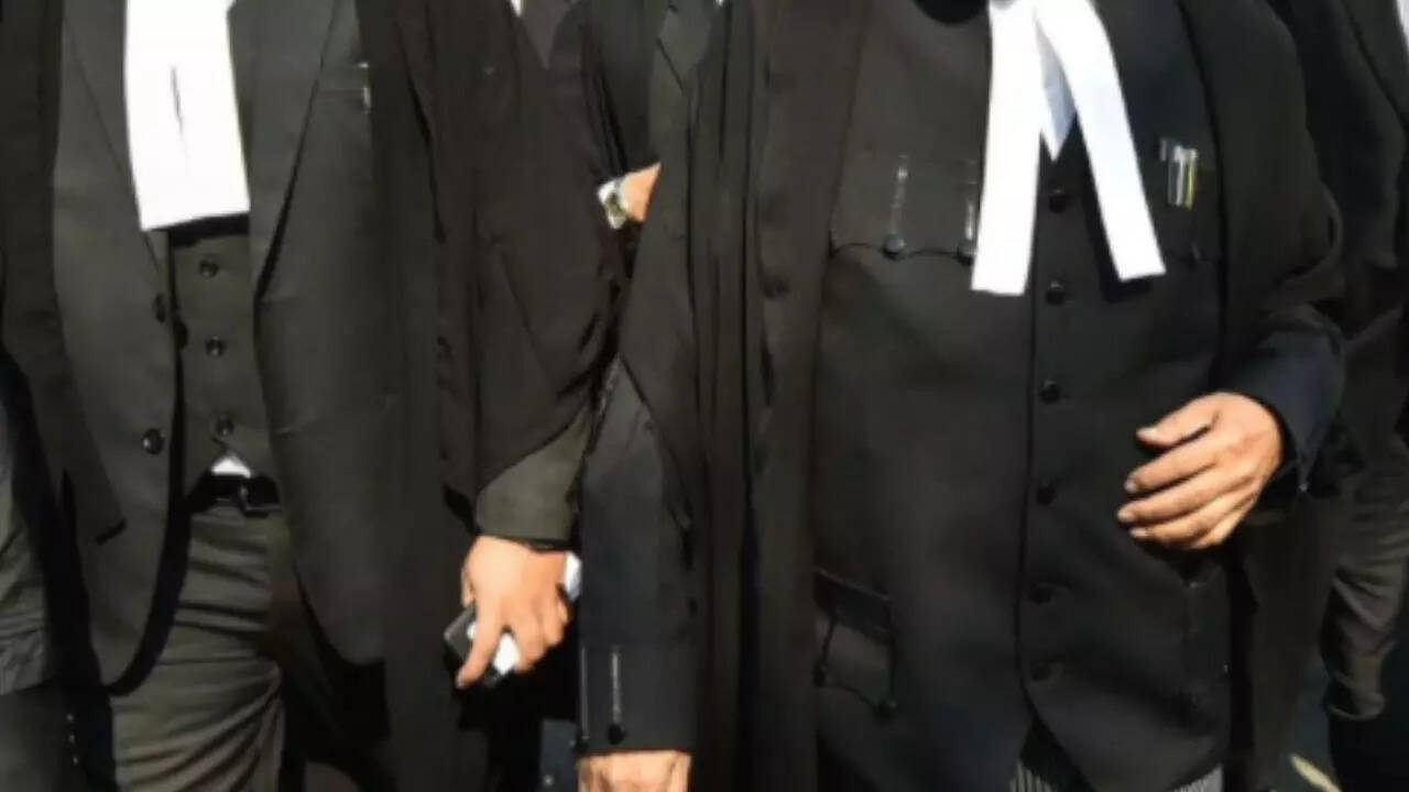 Criminal laws: Some lawyers rush to bookstores, others greet shift