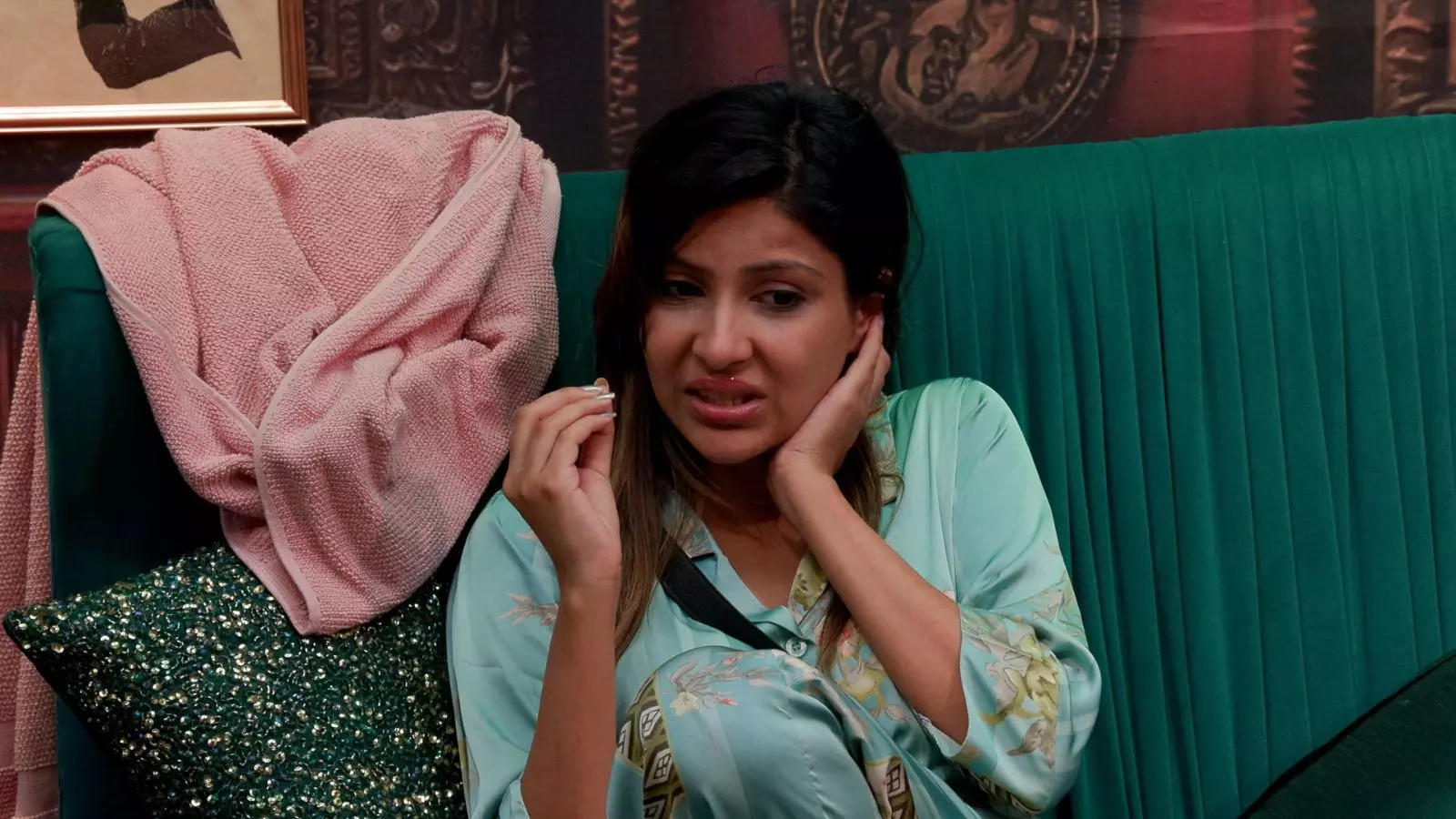 Bigg Boss OTT3: Sana Sultan loses her calm after housemates hide her soft toy Sheru