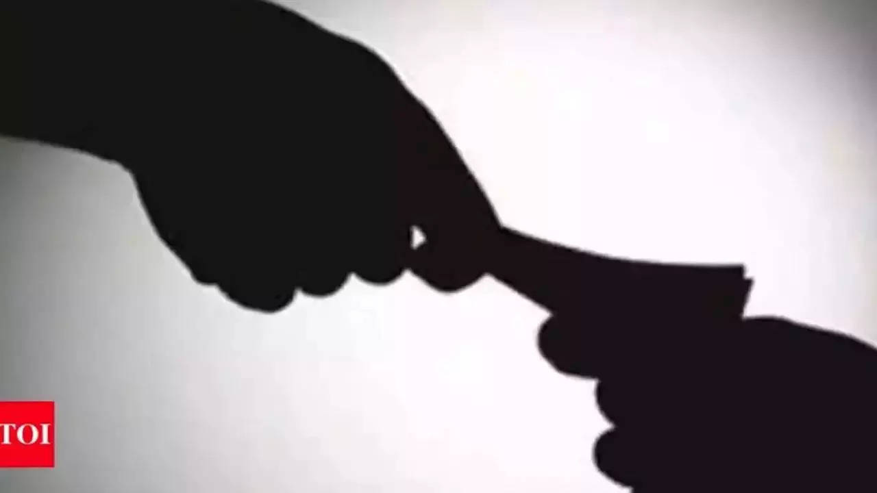 Caught on cam: Lekhpal takes ₹10k bribe, suspended