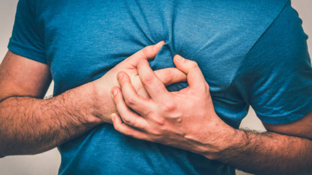 6 silent symptoms that show days before a heart attack