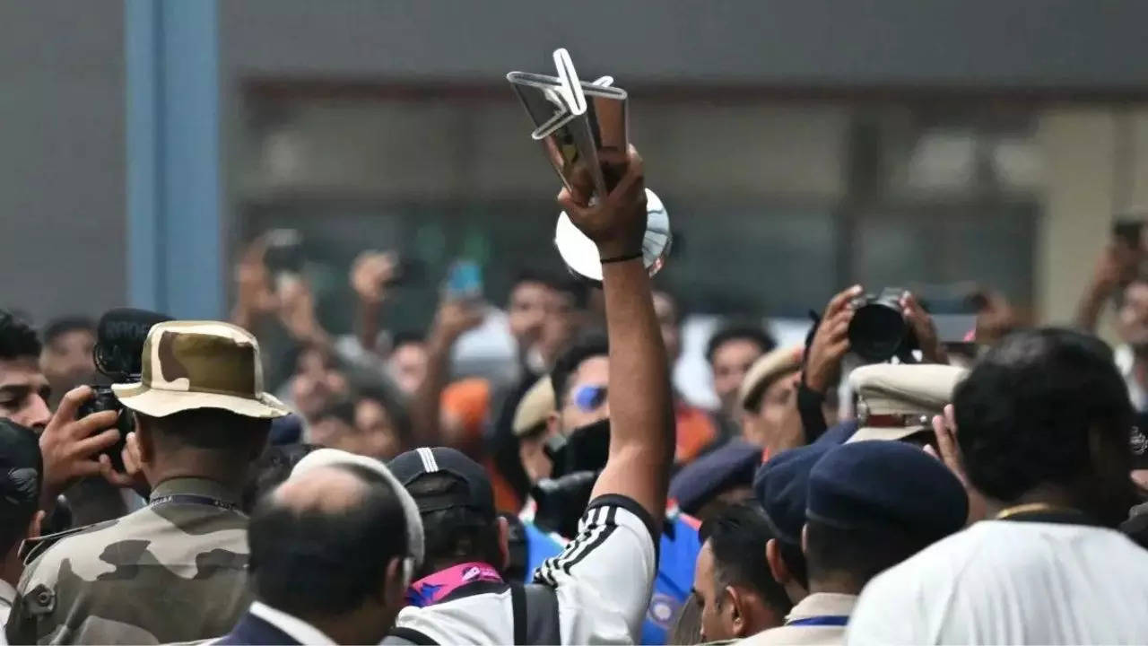 Watch: Rohit Sharma lifts T20 World Cup trophy for fans