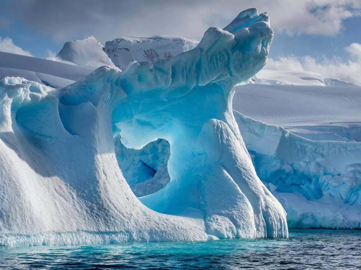 Scientists discover 40-million-year-old river system hidden beneath Antarctic ice!