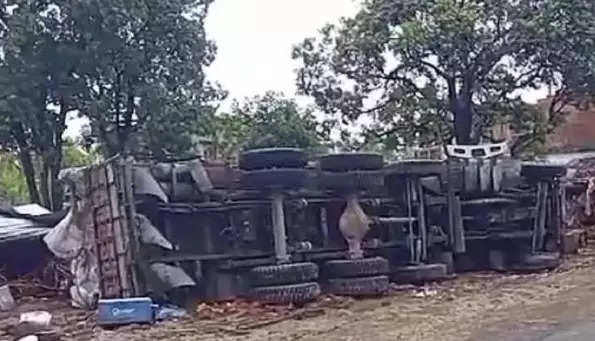 Woman, her 2 children dies after truck overturns at tea kiosk in UP's Unnao