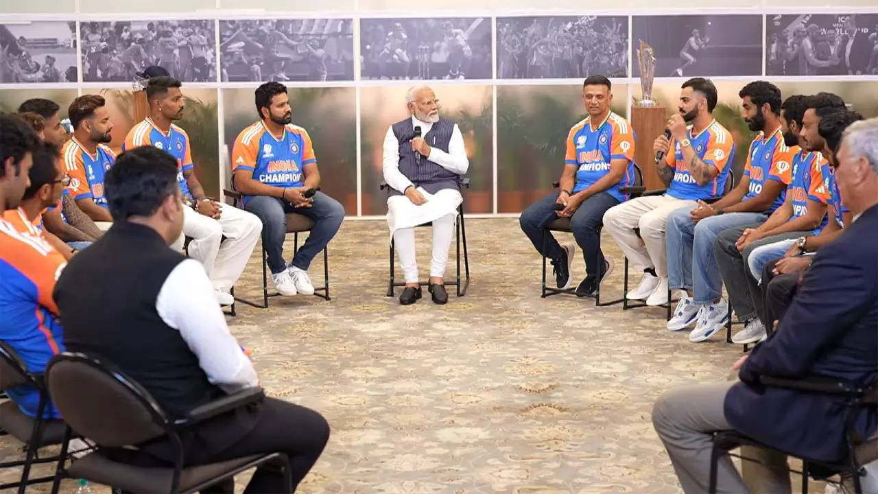 Glimpses of Team India's meeting with PM Modi. Watch
