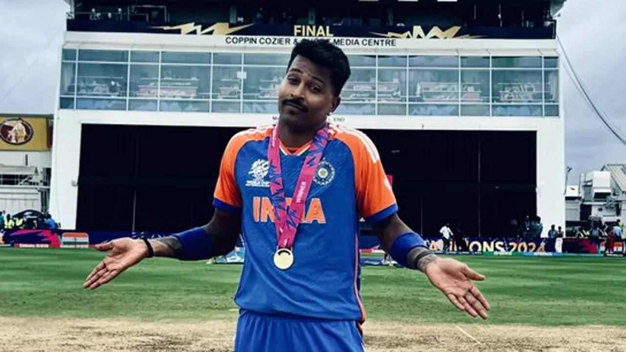 After IPL boos, Hardik returns to Mumbai as India's T20 World Cup hero
