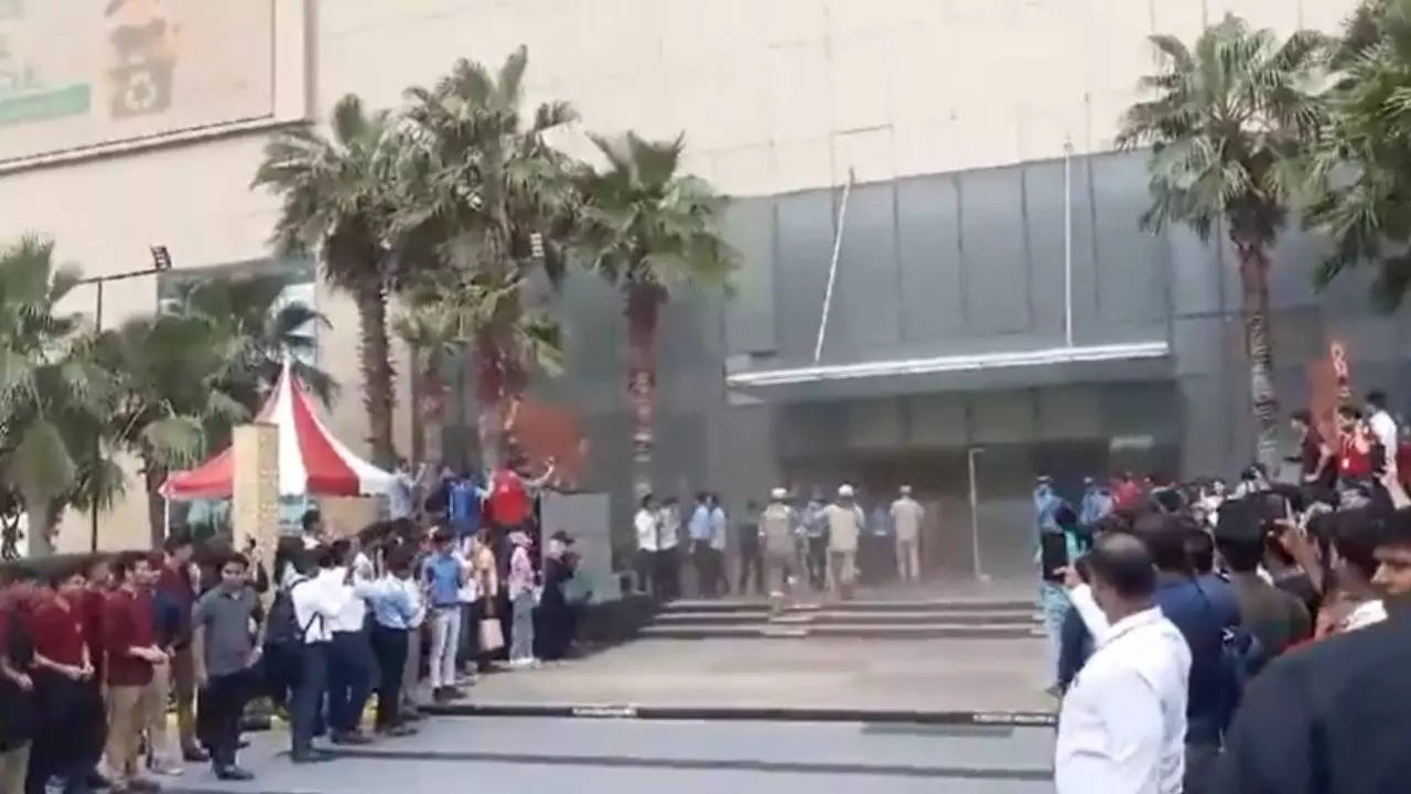 Fire breaks out at Noida's Logix mall