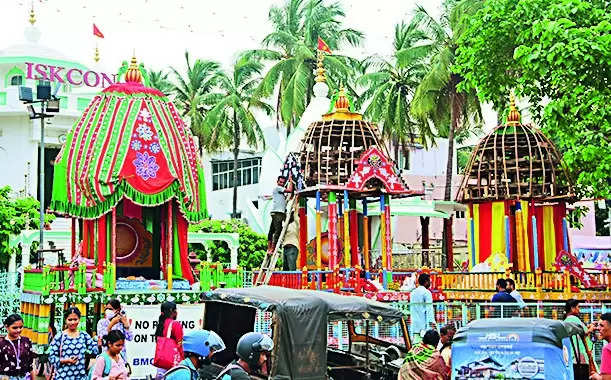 Elaborate arrangements made for festival in city