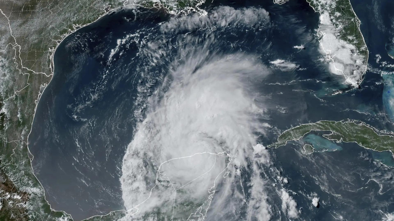 Beryl bears down on Texas, where it is expected to hit after regaining hurricane strength