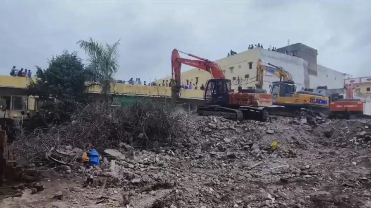 Surat building collapse toll hits 7, woman rescued