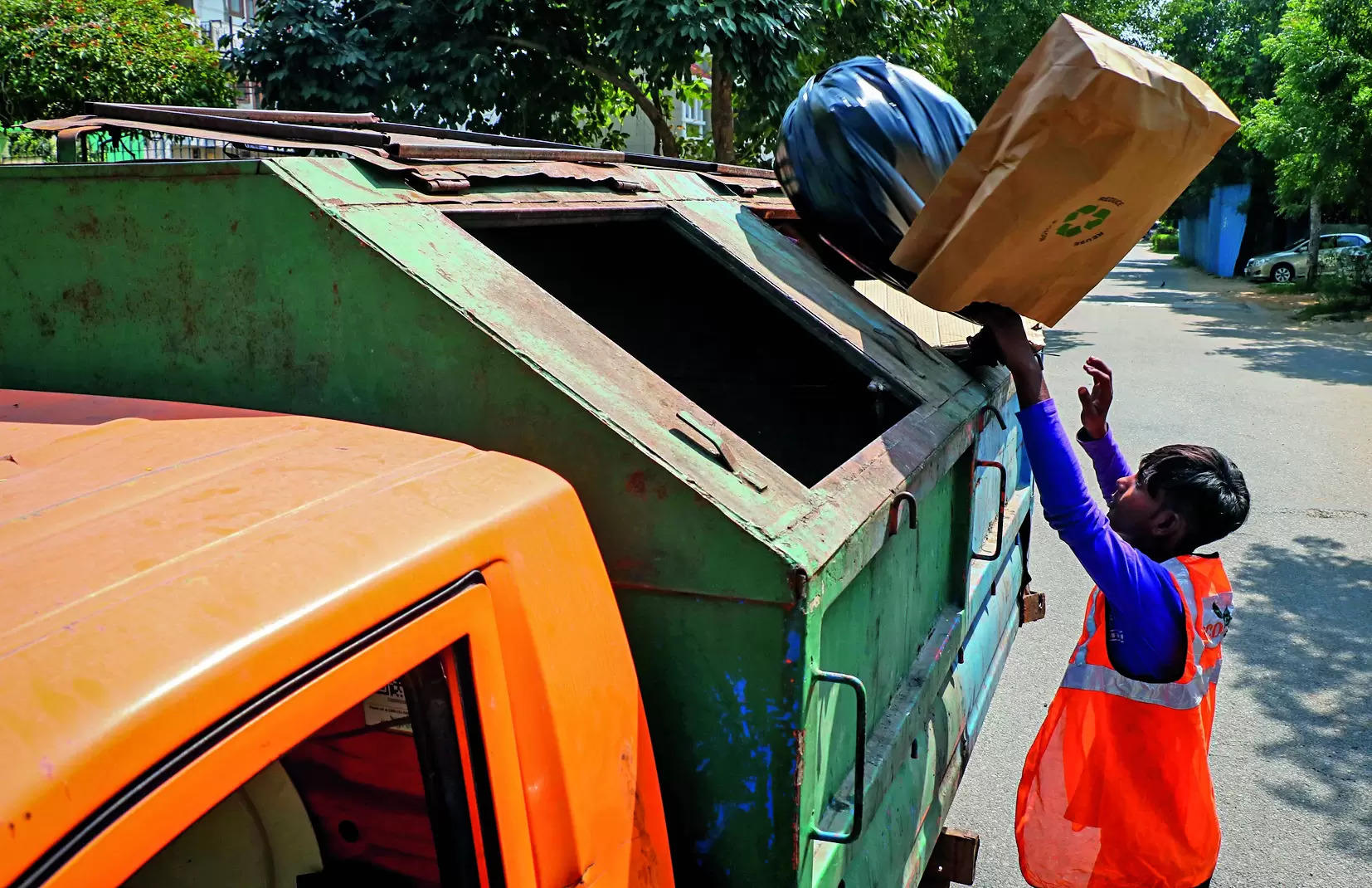 Govt to set new norms for waste vans soon, chief secy forms panel