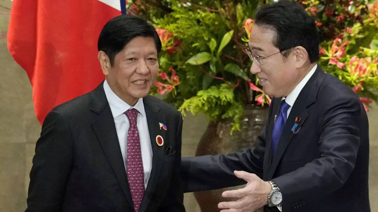 Philippines and Japan sign defence pact, with eyes on China