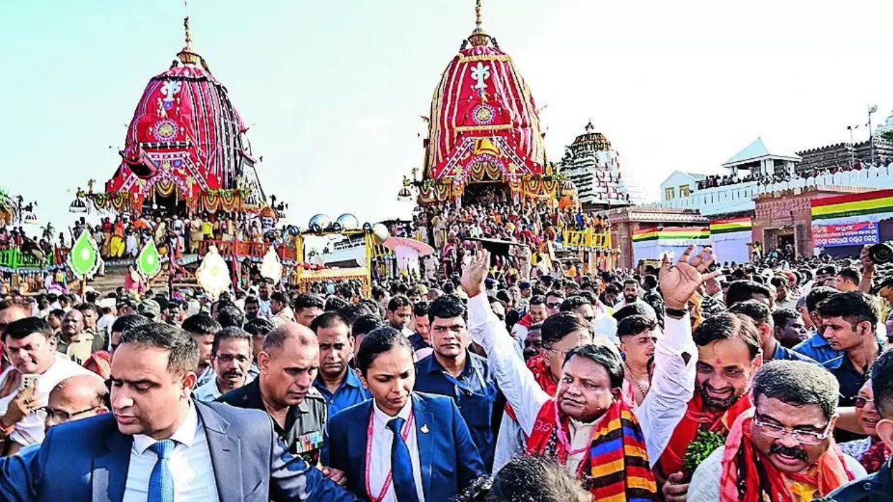 President Droupadi Murmu Joins Over 10 Lakh Devotees in Puri Rath Yatra Celebrations