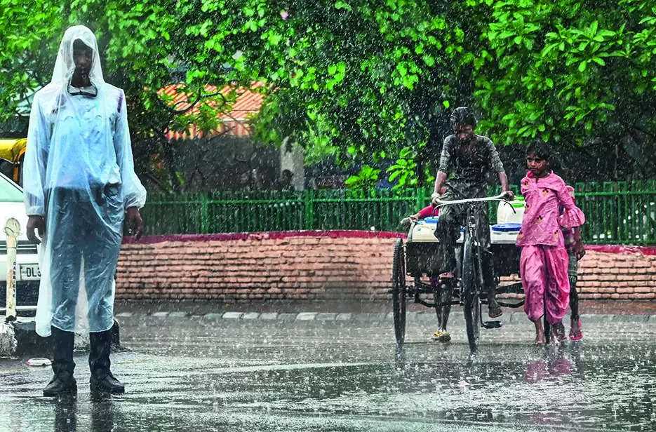 Yellow alert issued in Delhi for next 2 days: Rain discriminates! Some parts receive intense spell