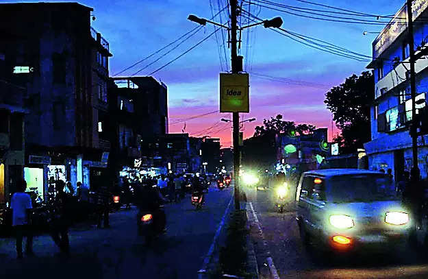 25 teams to repair damaged street lights during monsoon