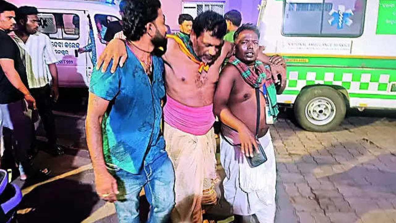 10 servitors injured after Balabhadra's idol falls on them in Bhubaneswar