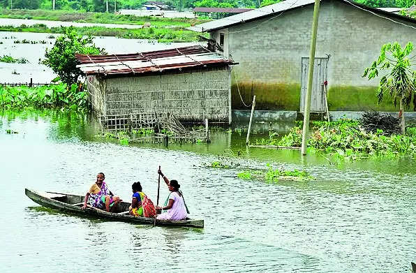 5 more die in Assam floods, no. of affected people comes down