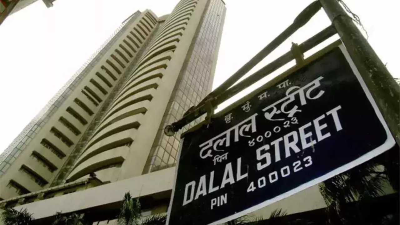 Sensex drops 400 pts on profit-booking